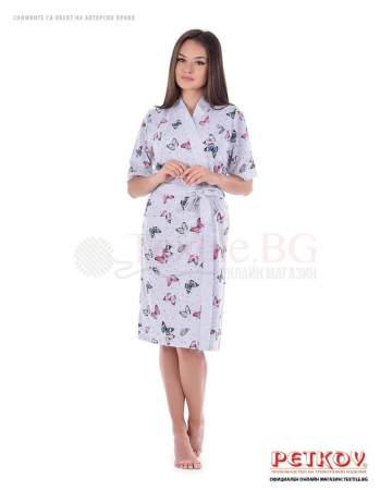 Дамски памучен халат в десен с красиви пеперуди