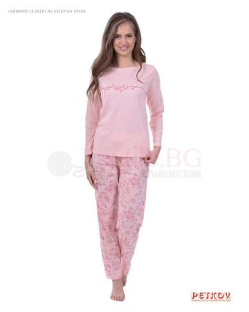 Памучна дамска пижама дълъг ръкав в розово с нежен флорален принт