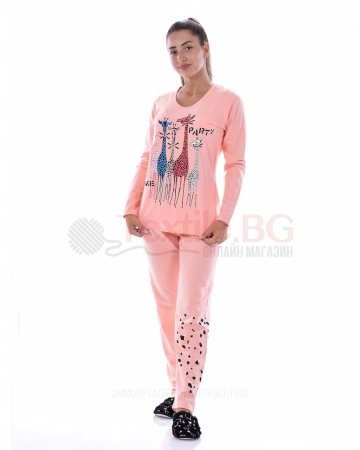 Дамска пижама с ефектен ситопечат жирафи в три комбинации