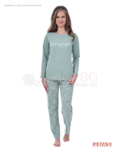 Памучна дамска пижама дълъг ръкав в зелено с нежен флорален принт