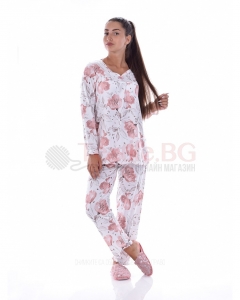 Красива дамска пижама в десен на цветя с веобразно деколте